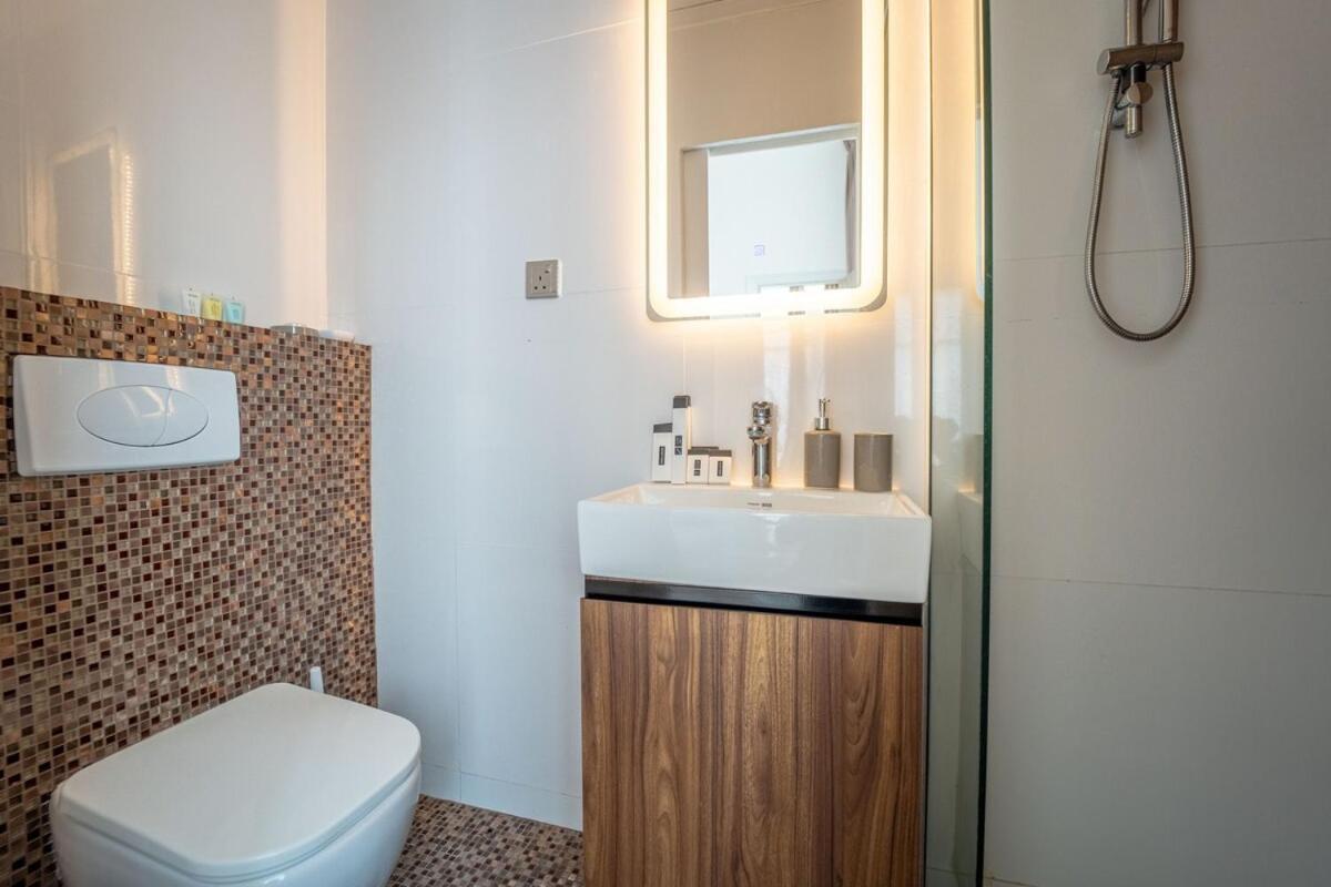 Aws Holiday Homes - Luxurious 2Br In Business Bay Дубай Экстерьер фото